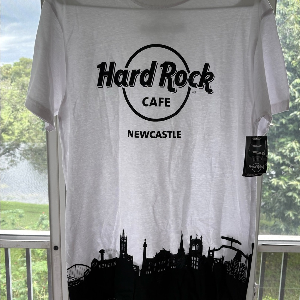 Hard Rock Cafe Newcastle Skyline T-Shirt White Size M NWT Rare All Over Print